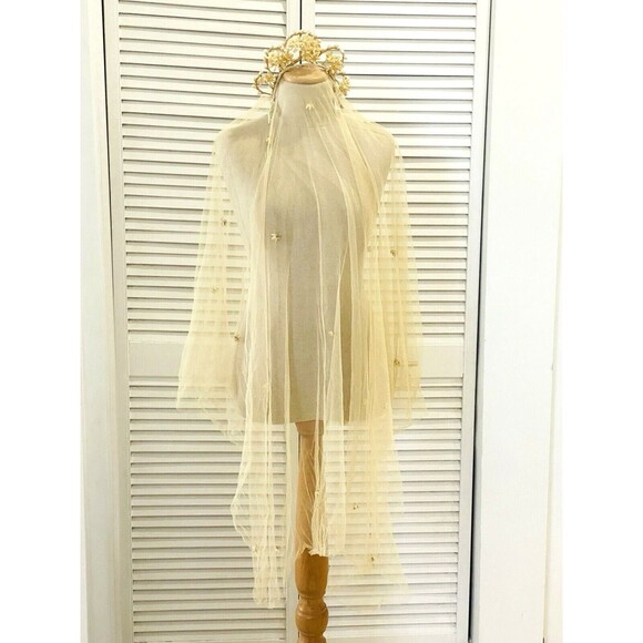 Antique to Vintage Wax Flowers Bridal Tiara and Veil with Orange Blossoms c.1930 - Picture 2 of 12